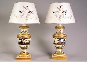 Coppia di vasi in legno laccato decorati in arte povera montati a lampada - inizi secolo XX