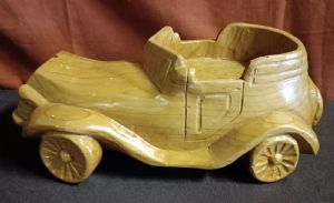 scultura macchina in legno intagliato