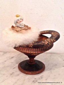 Antiguo polvero de tocador Art Déco con borla y Pierrot