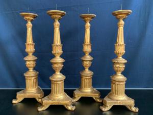 SERIE DE 4 CANDELABROS DE MADERA DORADA - SIGLO XIX