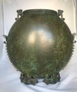 Gran jarrón Decò en bronce con asas de aluminio