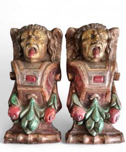 Coppia di sculture a lesena in legno
