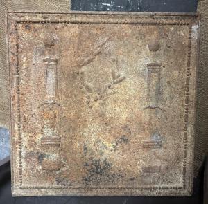P248 - Placa de chimenea de hierro fundido, siglo XIX, medidas 43 cm de ancho x 43 cm de alto