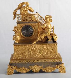 Reloj antiguo francés del siglo XIX estilo Imperio 