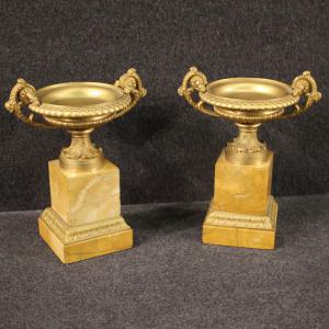 Pareja de alzadas en bronce dorado y mármol amarillo