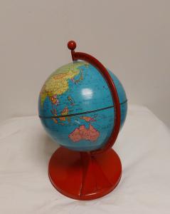 Globo terráqueo de metal