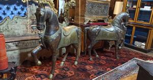 Pareja de caballos orientales del siglo XVIII.