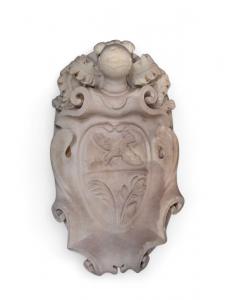 Escudo nobiliario en mármol de Carrara