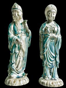 Pareja de figuras orientales en terracota parcialmente vidriada. Fabricación Ugo Zaccagnini.