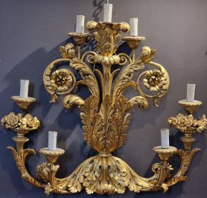 Gran aplique veneciano de madera tallada y dorada, finales del siglo XVIII