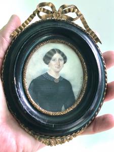 Miniatura que representa una figura femenina. Firmada y fechada. ER 1850.