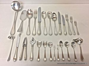 Elegante cubertería de 12 piezas en plata satinada de A. Cesa SC
    