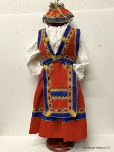 Antiguo traje sardo de niña (Desulo)
