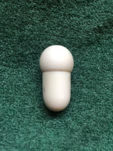 Netsuke de marfil en forma de bellota 'Japón.
    