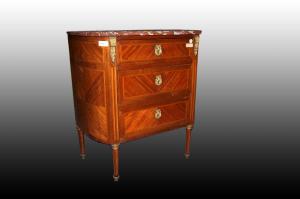 Bellissimo piccolo cassettone comoncino Luigi XVI a mezzaluna del 1800 con marmo e bronzi