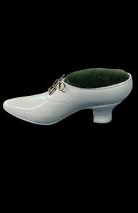 Zapato de alfiletero color marfil.