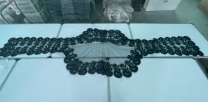 Mantón de tul negro finamente bordado (algunas pequeñas imperfecciones visibles en la foto) Italia.
    