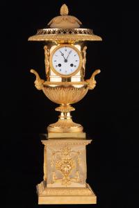 Reloj Imperio con forma de jarrón