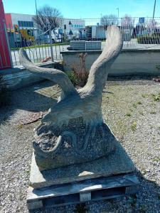 Águila de piedra