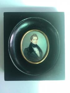 Miniatura que representa una figura masculina. Marco de madera ebonizada.