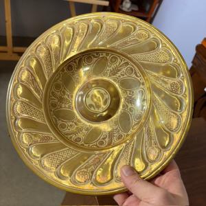 Antiguo plato de mayólica con lustre dorado Ulisse Cantagalli de finales del siglo XIX. Pintura morisca. Florencia, 26 cm.