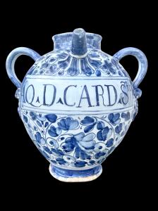  Versatoio in maiolica a boccia in monocromia turchina con manici serpentiformi che sovrastano mascheroni.Roma.