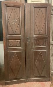 PTI753 - Puerta de rellano de nogal, época del siglo XVIII, medidas cm L 116 x H 203