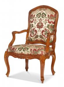 Sillón de madera de nogal