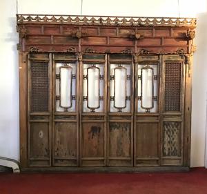 Pared con tres puertas