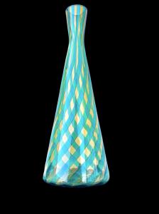 Vaso in vetro verde con fasce verticali a spirale.Firma VeArt ( vetreria artistica Murano 1984 ).