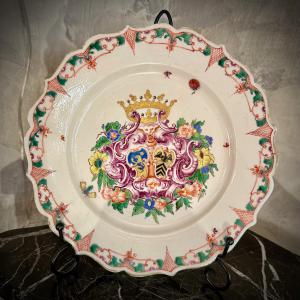 Plato con escudo de armas Isola Marana – Doccia