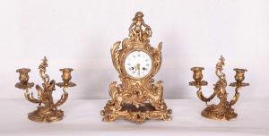 Antiguo juego de reloj y candelabros francés del siglo XIX, estilo Luis XV