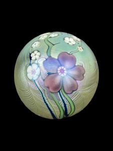Fermacarte press-papier in vetro pesante con motivi floreali a murrine e pettinati .Orient e flume .USA.