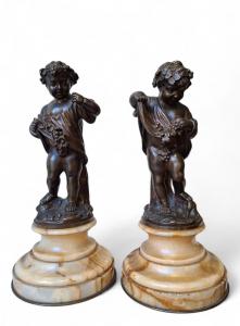 Pareja de putti de bronce cincelado