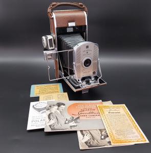 Cámara de fuelle Polaroid Land Camera modelo 95A, 1955.