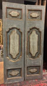 PTL700 - Antigua puerta lacada con paneles pintados, época del siglo XVIII, medidas cm L 110 x H 211 x P 6