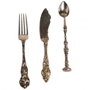 Cubiertos de plata antiguos para servir
    