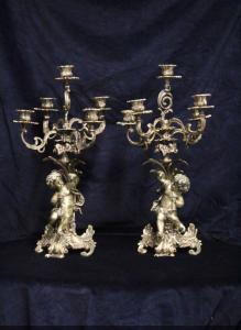 Par de 800 candelabros de plata
    