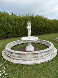Fuente con escalinata, diámetro 460 cm