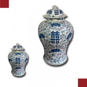 PAR DE POTICHES DE PORCELANA DEL PERIODO QING