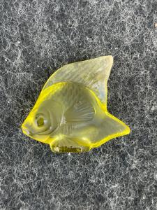 Piccolo pesce in cristallo giallo.Manifattura Lalique.Francia.