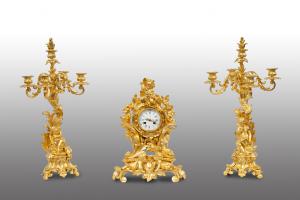 Tríptico de reloj antiguo Napoleón III francés en bronce dorado. Periodo siglo XIX.