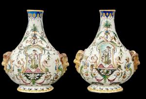 Par de frascos de mayólica con asas de mascarones. Jafet Torelli. Florencia.