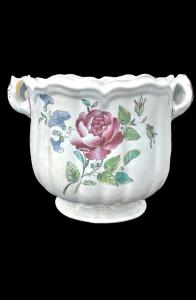 Cache-pot de mayólica con decoración de rosas. Estrasburgo.