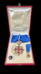 Medaglia dell’ordine militare di San Giorgio di Antiochia e di San Marco in ottone dorato e smalto rossi.