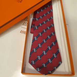 CORBATA HERMES
    