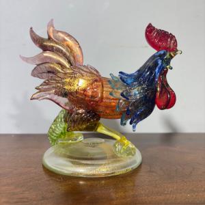 Escultura de gallo de cristal de Murano Barovier e Toso de los años 50, maravillosa con colores iridiscentes. Medidas: alto 17, largo 18.