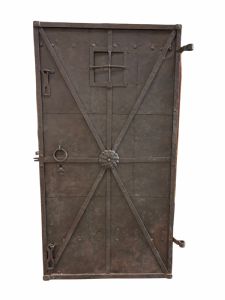 Puerta de hierro de una hoja