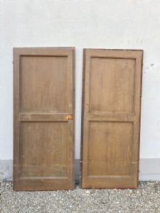 Par de puertas rústicas