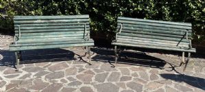 Pareja de bancos de jardín de hierro y madera